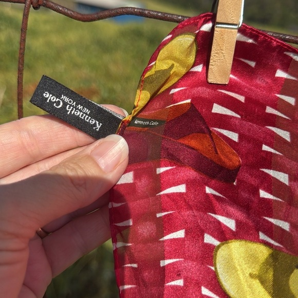 Vintage 80s Retro Kenneth Cole Red Sandal Print Silk Scarf Square Neck Hair Tie - Picture 5 of 5